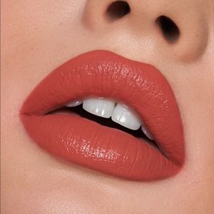 KYLIE x KOURT Minnie Velvet Liquid Lipstick
